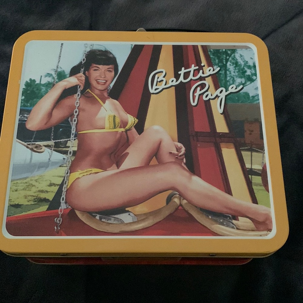 Bettie Page Dark Horse lunchbox